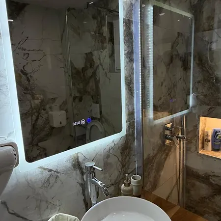 Cozy & Modern Retreat 10 Min From Center Appartement *